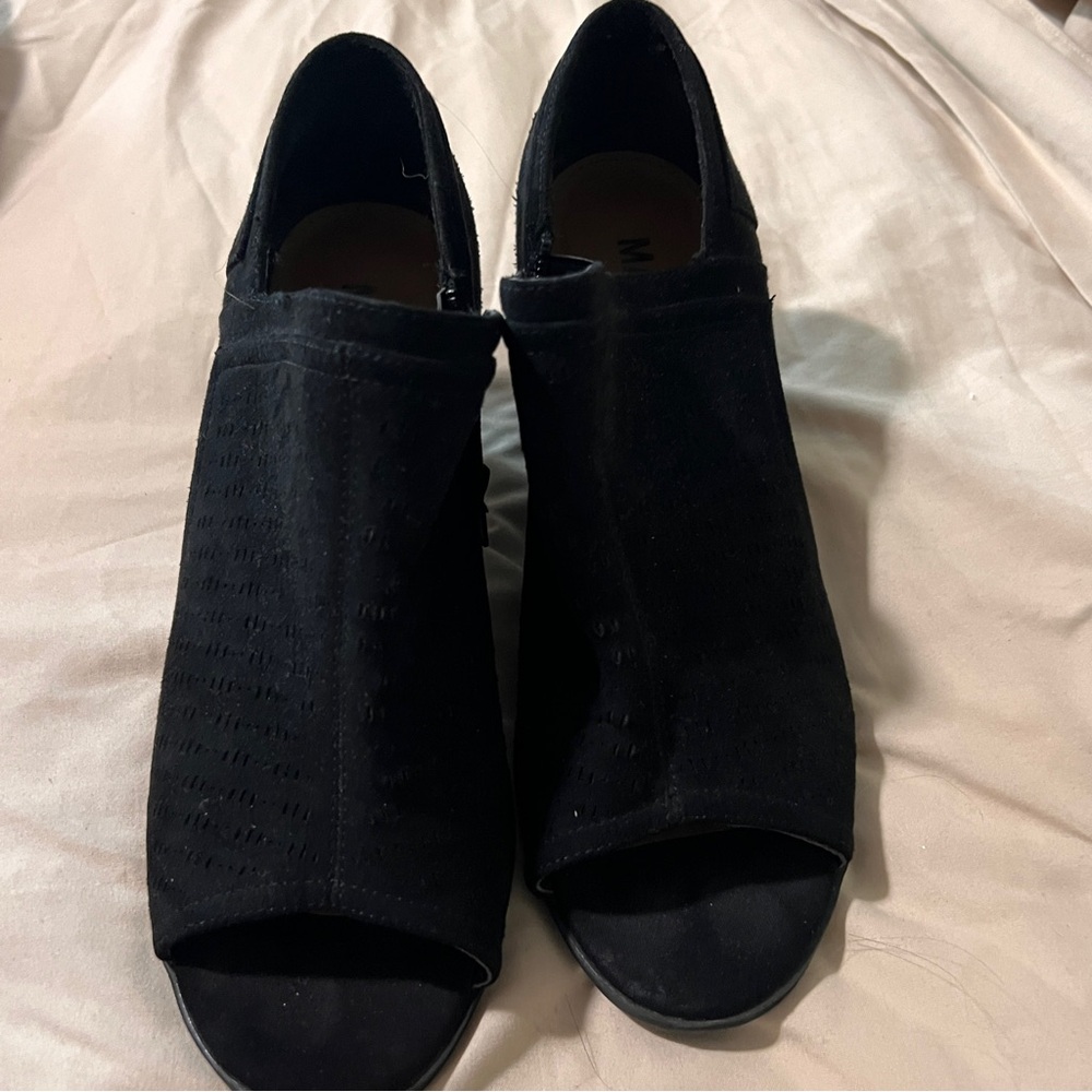 Black toeless booties